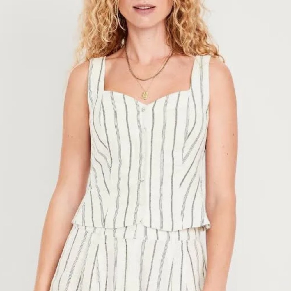 Old Navy Black and White Fitted Crop Tank Top